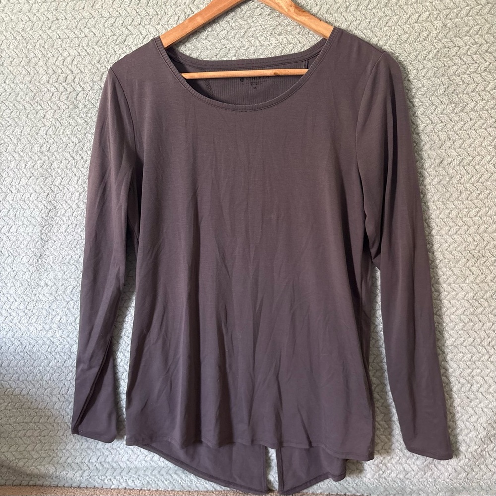 Athleta Essence Semi Fit Long Sleeve Top - Gray - Size M Athletic Athleisure